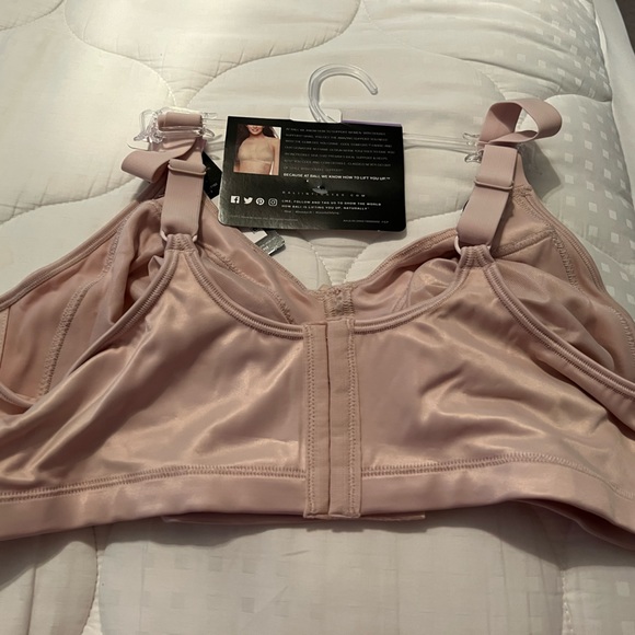 Bali Smooth Back, Lightly Line, Beige 44D - Picture 2 of 2